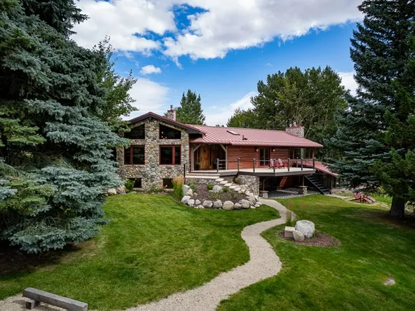 3 Lower Wapiti Valley Rd, Red Lodge, MT 59068