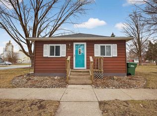 320 6th Ave NW, Waverly, IA 50677