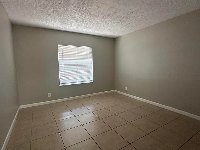 4833 Serafica Dr — Photo 6