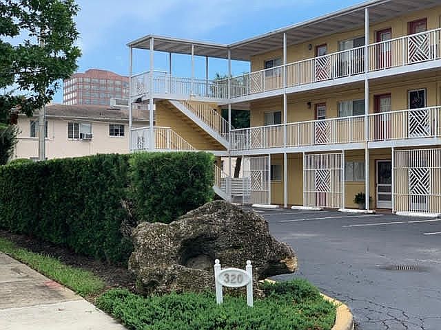 1st image of 320 Lakeview St APT 114
