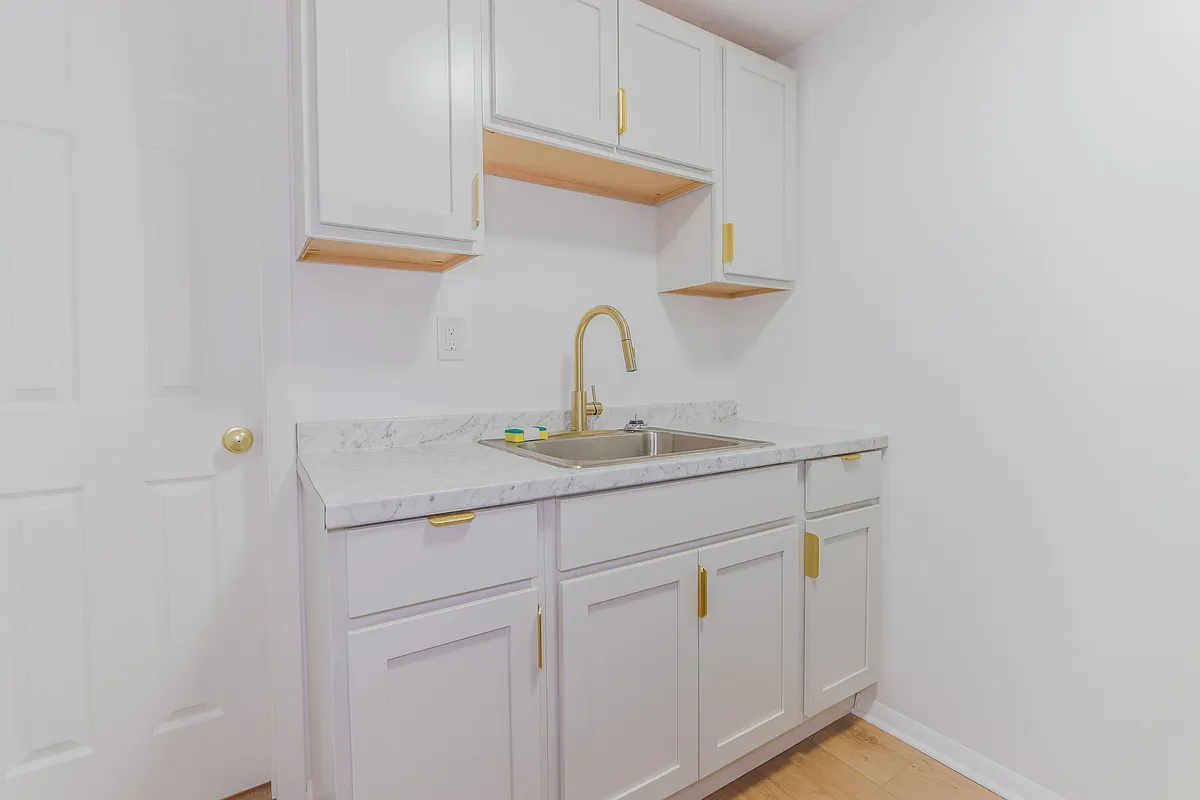 Building Photo - 1342 W 114th St #11
