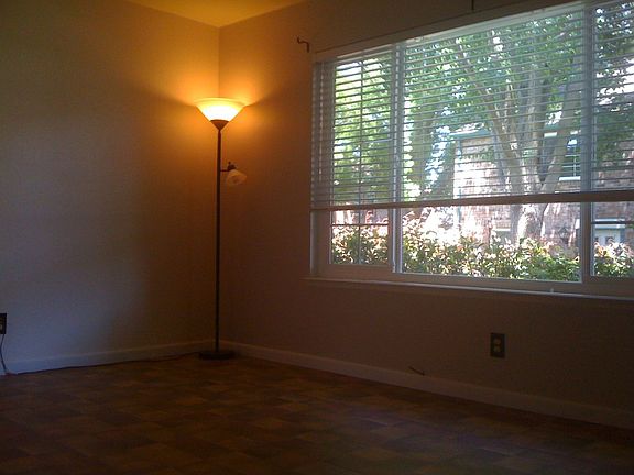 2nd image of 4012 Knoll Top Ct