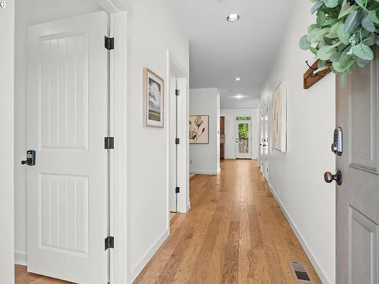 16147 SW Medallion Ln — Photo 2