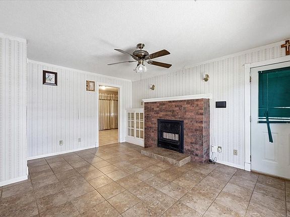 4th image of 412 S 4th 1/2 St