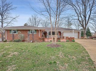 8866 Hemingway Dr, Saint Louis, MO 63126