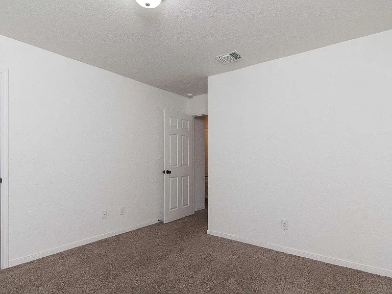6705 University Village Way #B — Photo 8