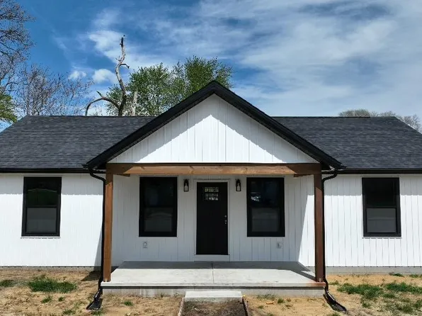 208 Franklin St, North Judson, IN 46366