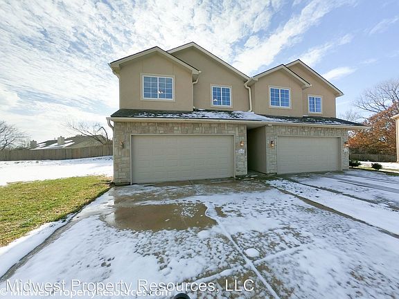 2nd image of 530 NW Fieldcrest Dr