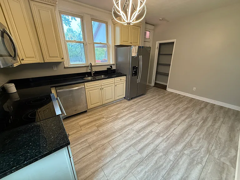 8645 Natural Bridge Rd — Photo 7