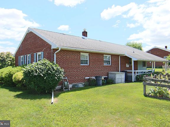 5th image of 109 Carolyn St