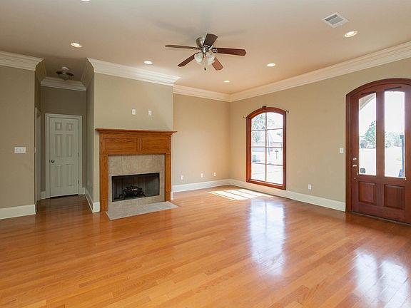 3rd image of 2753 Creek Hollow Ave