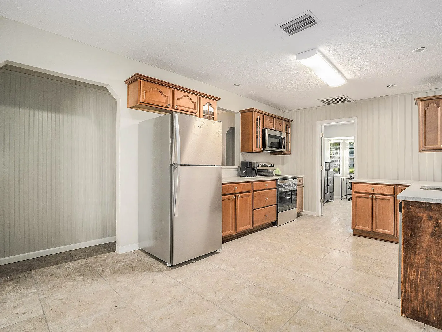 4 bed, 2.0 bath, 2264 sqft, $866 — Photo 4
