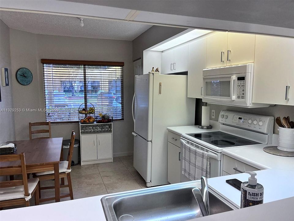 1st image of 900 SW 142nd Ave APT 114L