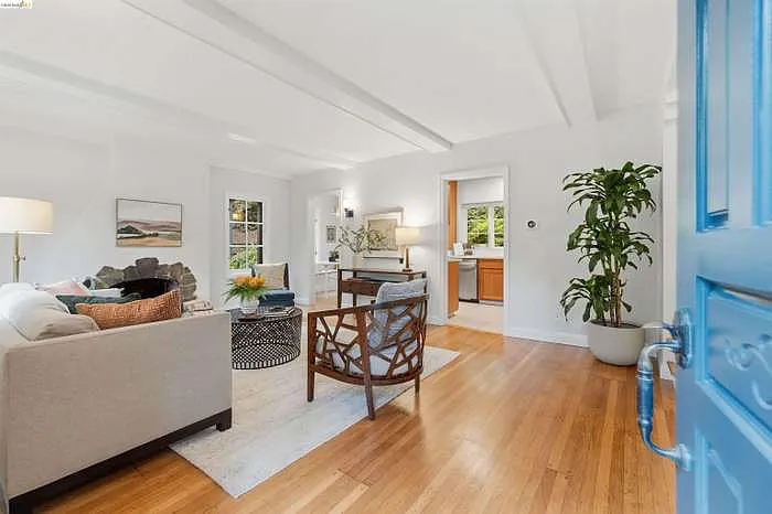 6233 Thornhill Dr — Photo 2