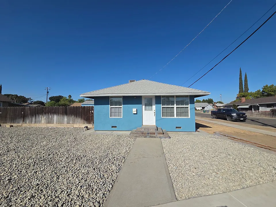 903 Railroad Ave
