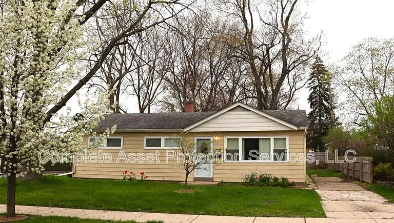 7728 Catalpa Ave — Photo 1