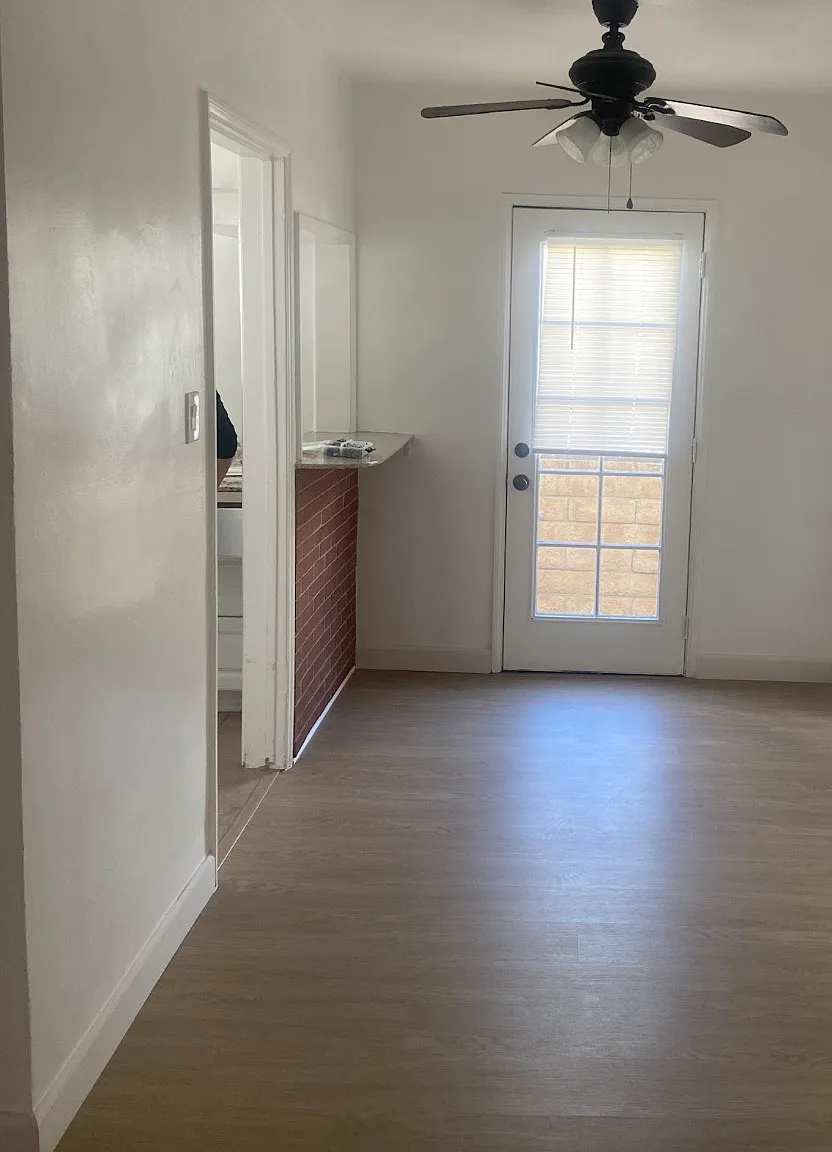 322 E Cedar Ave — Photo 2