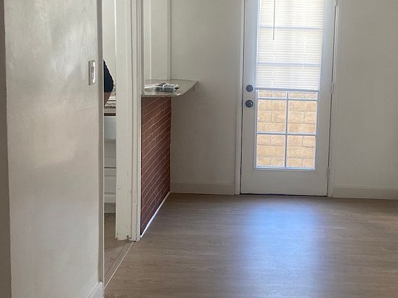 5th image of 322 E Cedar Ave APT A