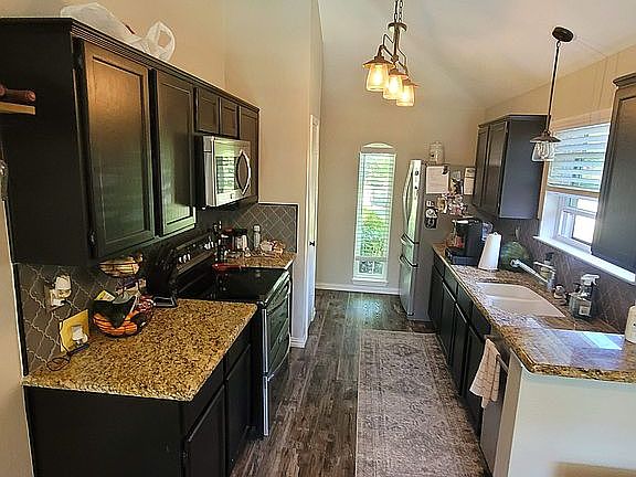 3rd image of 106 Lily Ct