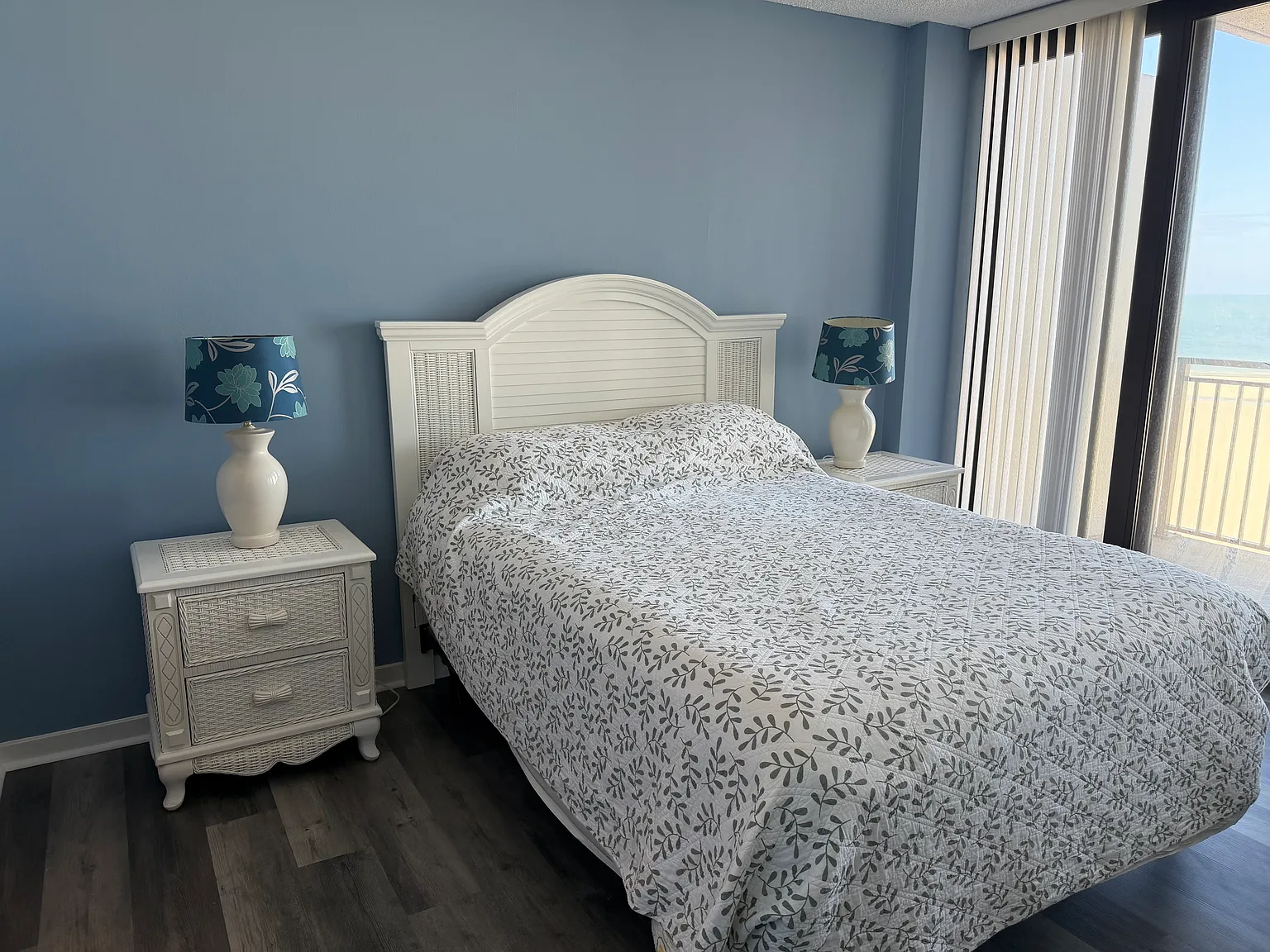 180 Seaview Ct — Photo 3