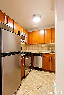 3rd image of 10 E 13th St APT 4G