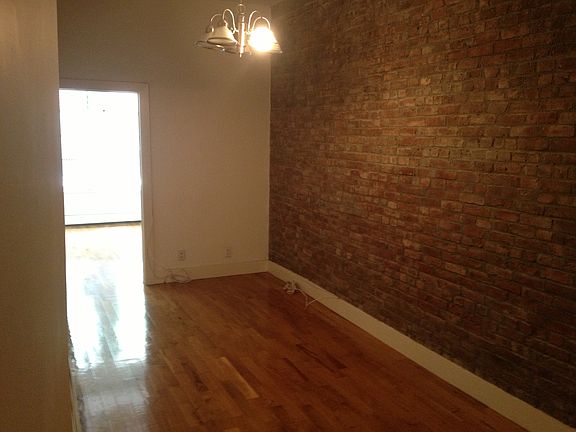 2nd image of 589 Quincy St APT 1R