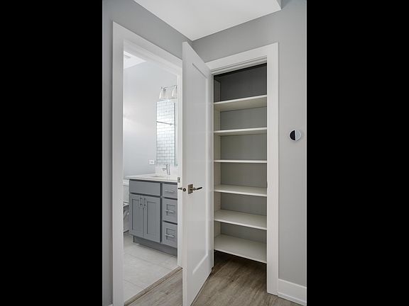 2nd image of 5528 W Gettysburg St #2