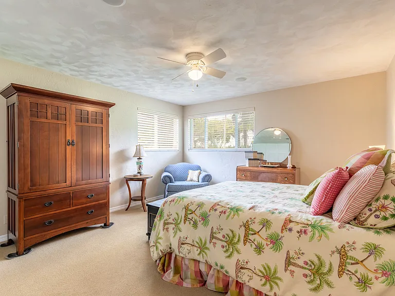 2679 John Anderson Dr — Photo 15