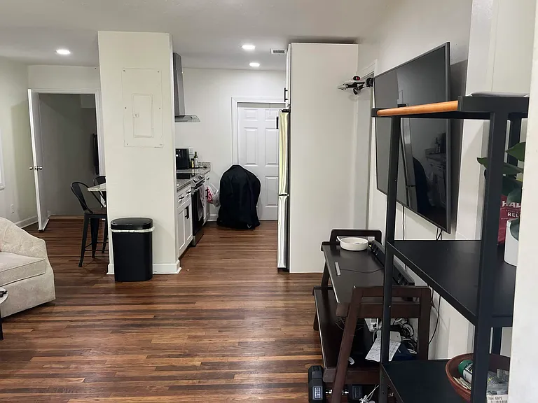 757 California St — Photo 3