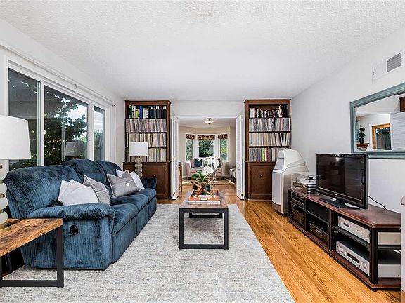3rd image of 111 Appalachian Dr