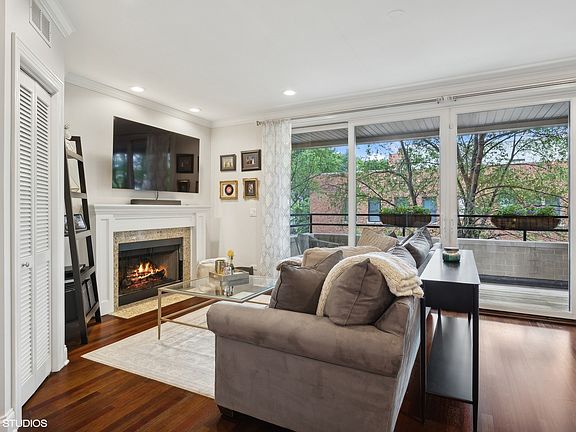 5th image of 3224 N Damen Ave APT 2S