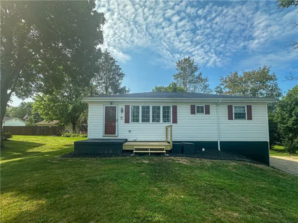 12323 Lakeside Dr, Conneaut Lake, PA 16316