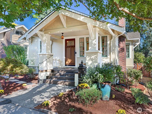 3906 Burke Avenue N, Seattle, WA 98103