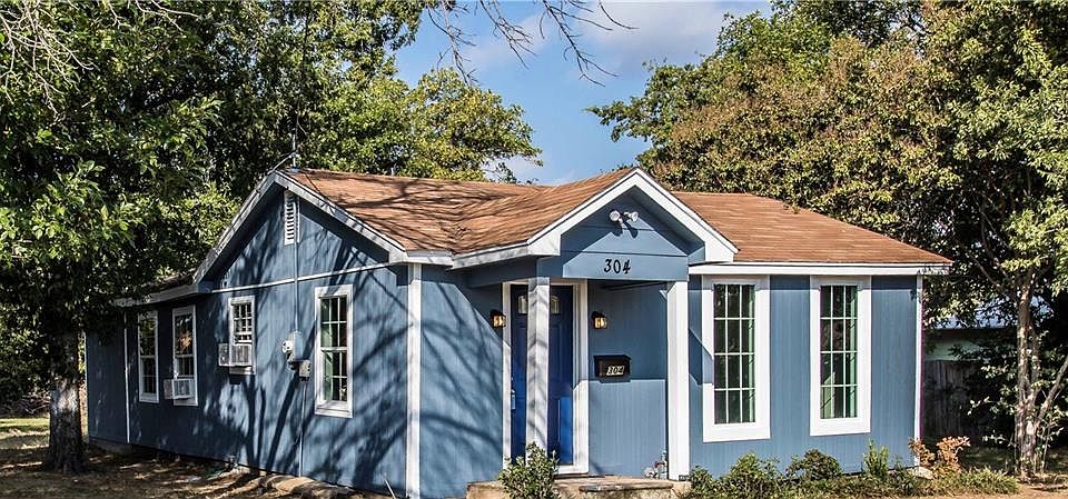 1st image of 304 S Waxahachie St