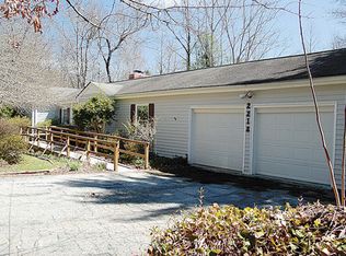 2218 Harden Cir, Hendersonville, NC 28739