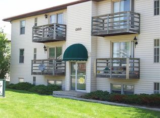 1301 N Hershey Rd APT 6, Bloomington, IL 61704