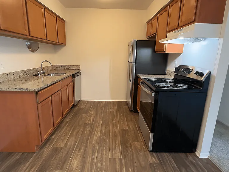 Eastwood Village Apartments — Photo 51