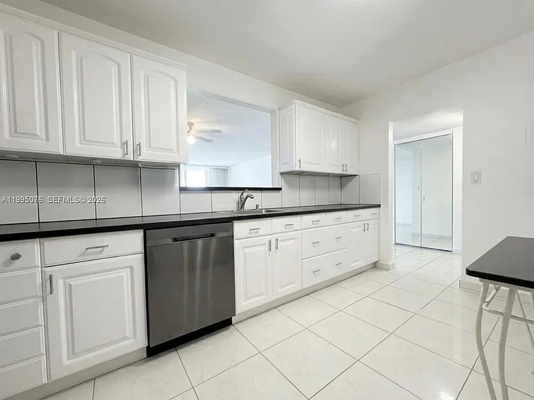 3800 S Ocean Dr #816 — Photo 2