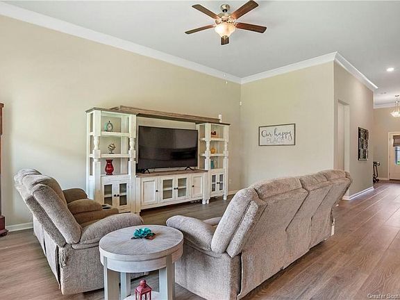 5th image of 4419 Lake Crest Dr