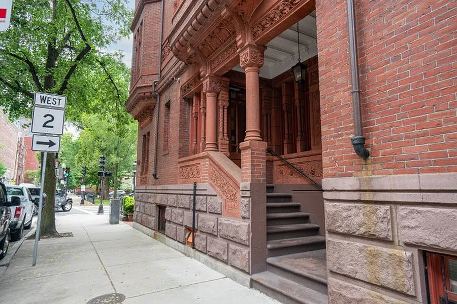 195 Commonwealth Ave
