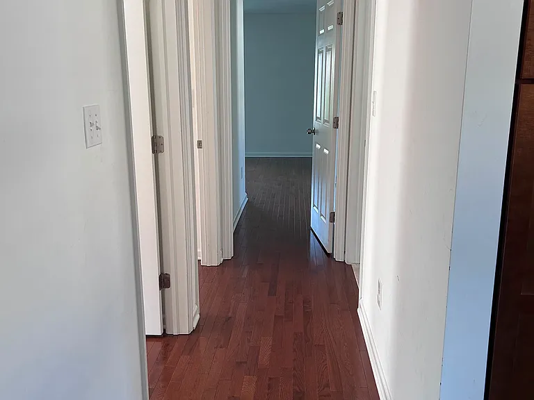 1060-1062 E Grand St #2 — Photo 6