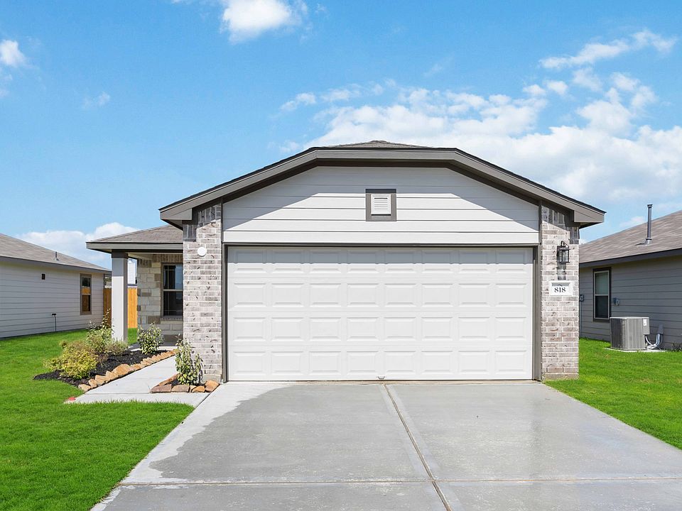 1st image of 818 Clear Valley Ln
