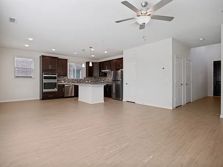 9927 Bates St — Photo 5