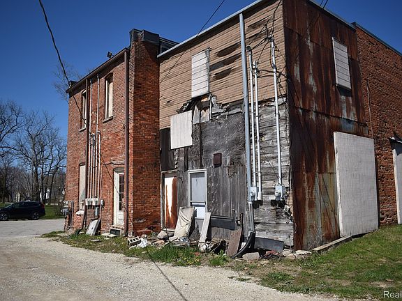 5th image of 4439 Main St