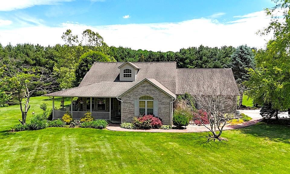 1st image of 903 Country View Rd