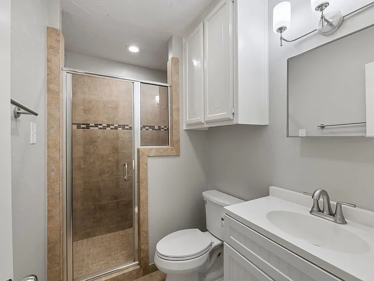 6540 Victoria Ave — Photo 15