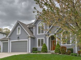 10125 River Hills Dr, Parkville, MO 64152