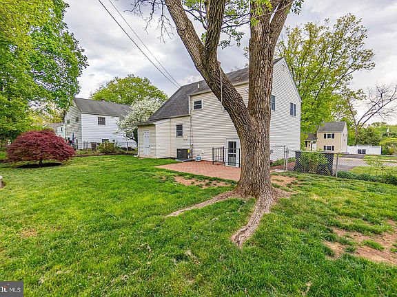 4th image of 64 Robarts Dr