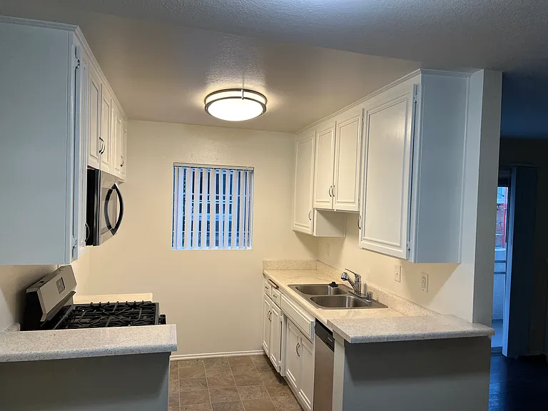 11045 Camarillo St — Photo 9