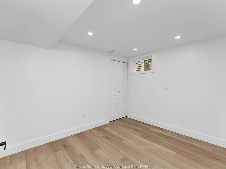 497 McKay Ave — Photo 23